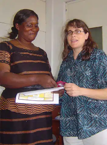 Elisabeth receives her diploma from Beth. Elisabeth receives her diploma from Beth.