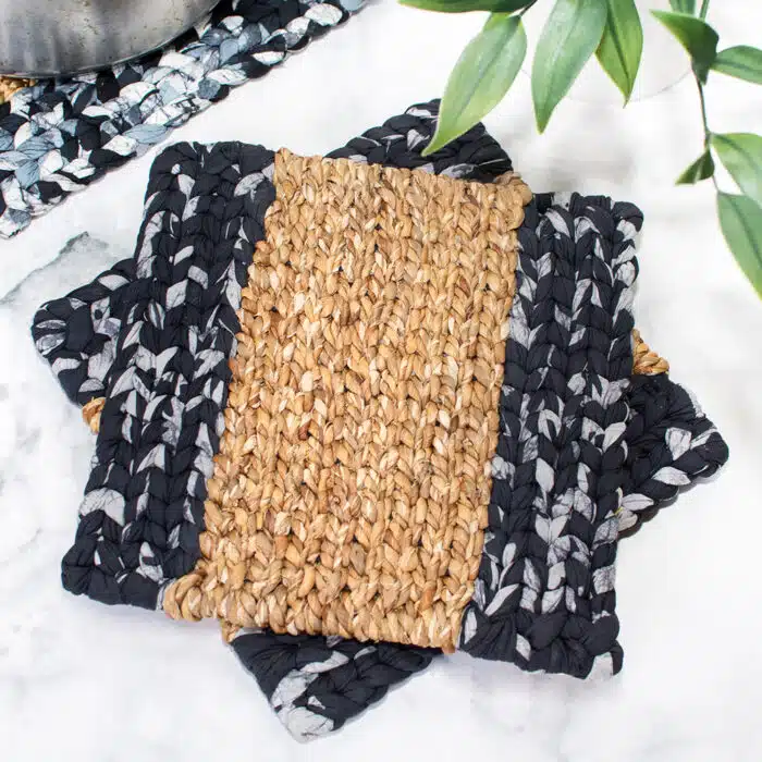 Trivet-Water Hyacinth: Black-Organic